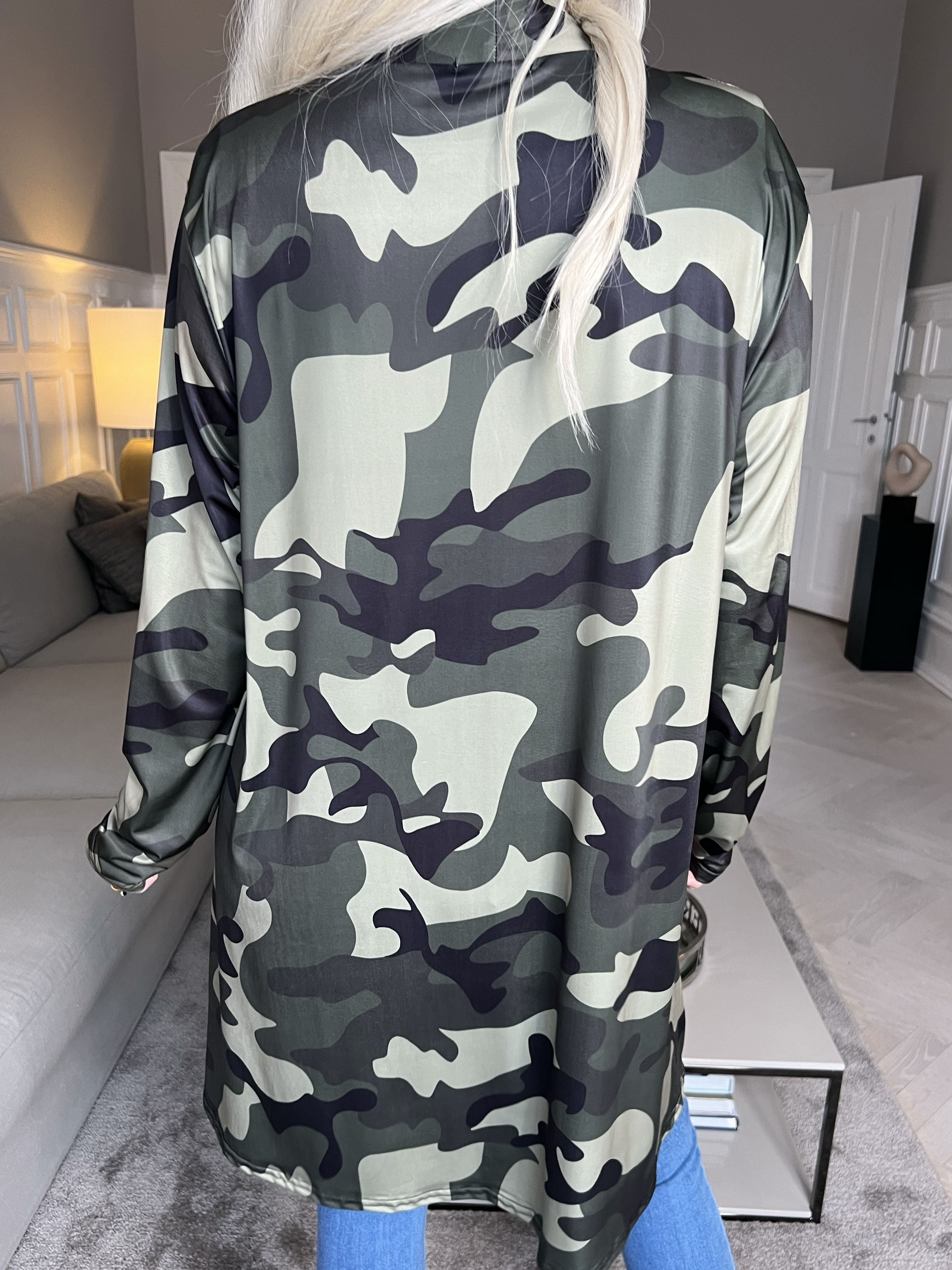 Rosa Camo - Elastisk kofta med tryck